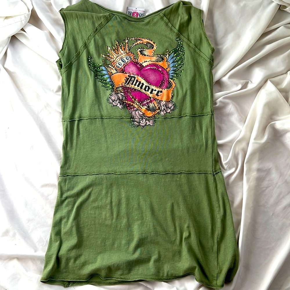 v-neck sleeveless green tunic/wcrystal heart and crown detail M